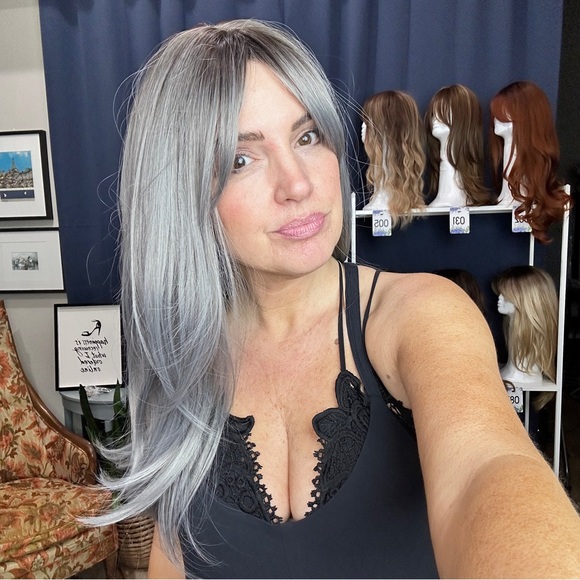 Silver Gray Long Layered Wig with Side Bangs – Soft Wavy Synthetic Hair - New - Picture 2 of 6